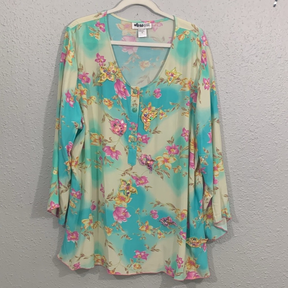 We Be Bop Pastel Floral Sequin Appliqué 3/4 Sleeve 1/4 Button Pull Over Tunic 1X